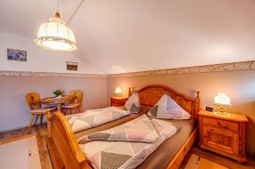 Wohnung 1 Schlafzimmer 1 2 mit Balkonzugang und Kleiderschrank